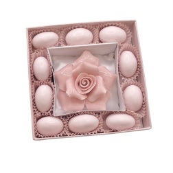 Bomboniera matrimonio rosa Capodimonte cipria scatola degustazione